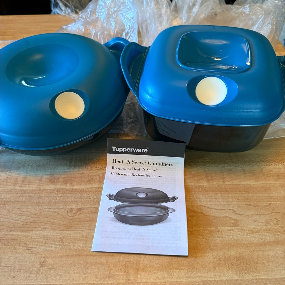 Tupperware Heat N Serve Set Microwave Container w Vent Lid Aqua Color
